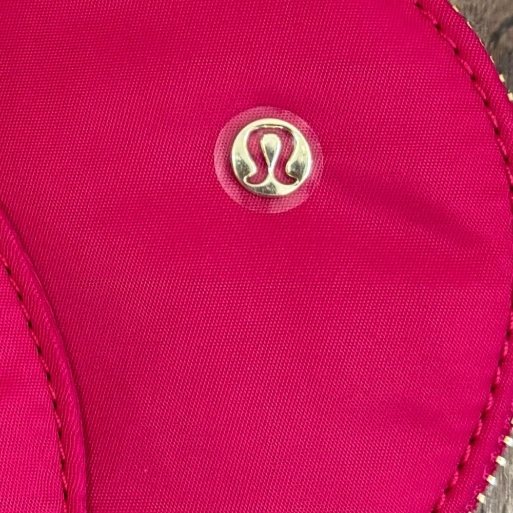 NWT Lululemon Dual Pouch Wristlet *Heart In Passionate/Gold - Picture 4 of 8
